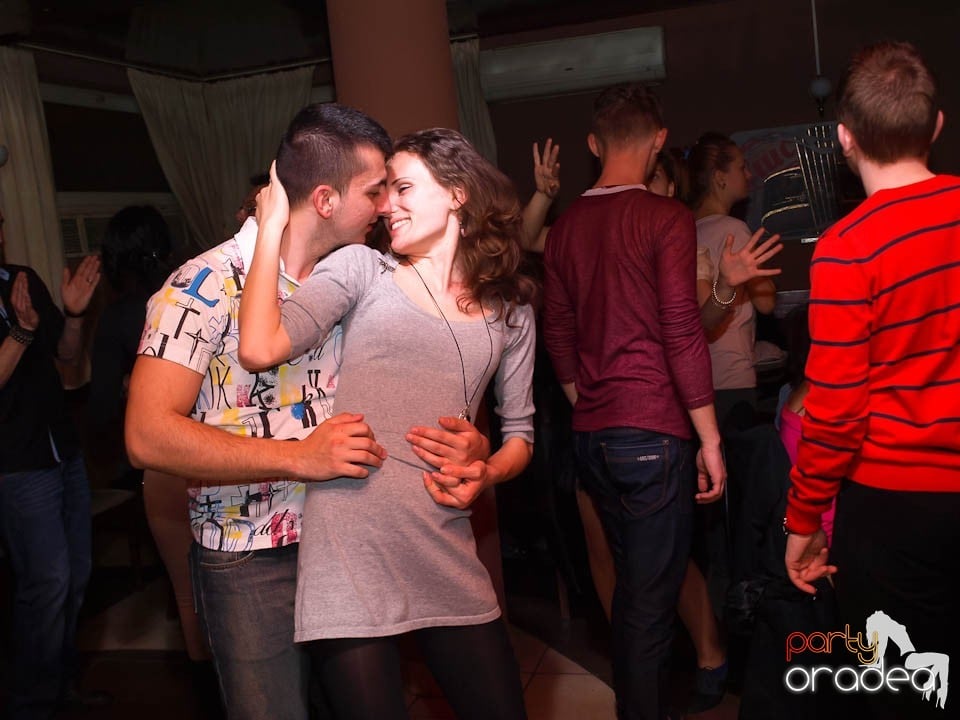 Party weekend în Chanson Café, 