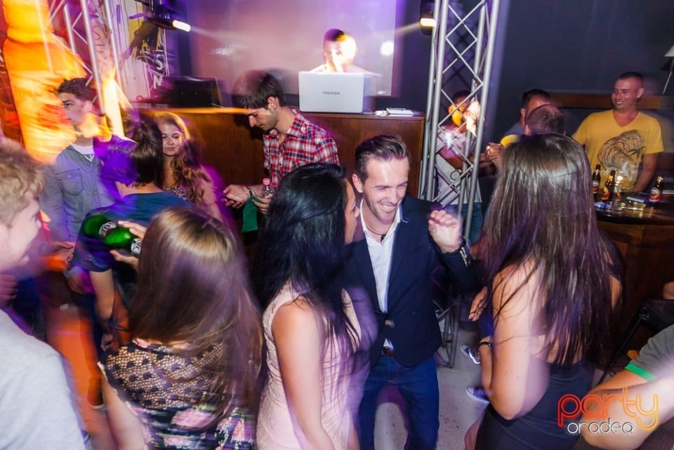 Party with Caveman, Juice