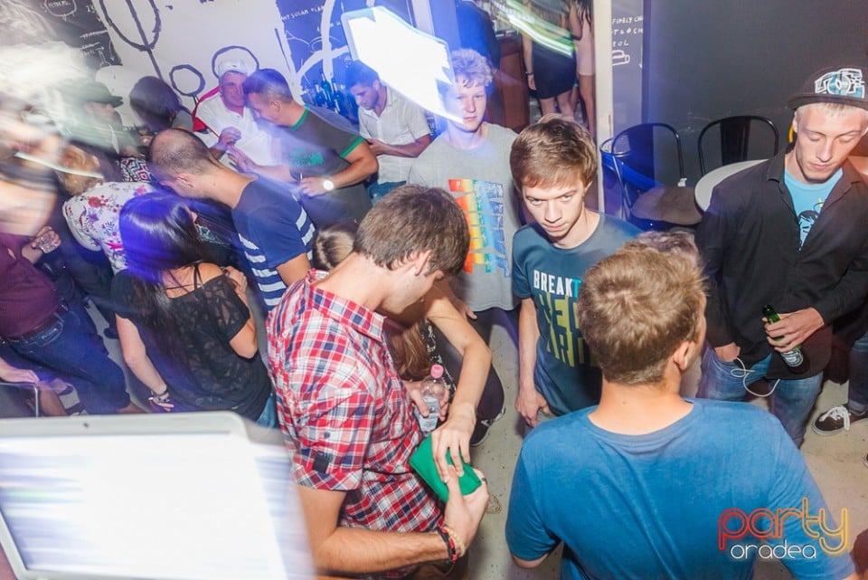 Party with Caveman, Juice