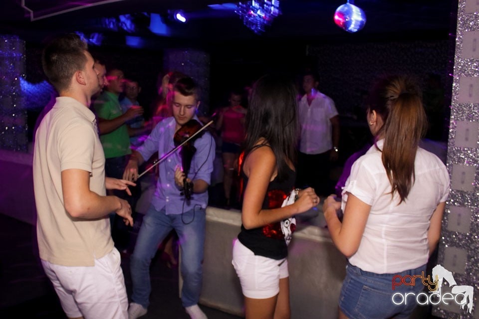 Pedro de la Oradea în Club Life, 