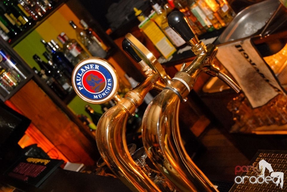 Petrecăreţii nopţii în Juice, Juice