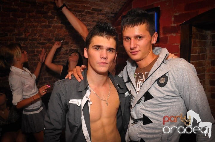 Petrecea de miercuri seara în Club Escape, 