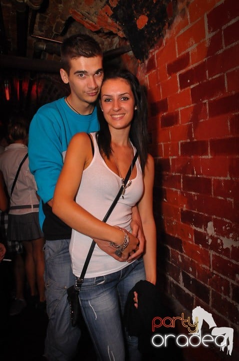 Petrecea de miercuri seara în Club Escape, 