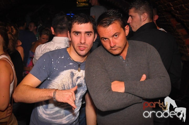 Petrecea de miercuri seara în Club Escape, 