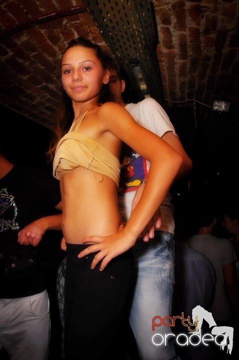 Petrecea de miercuri seara în Club Escape, 