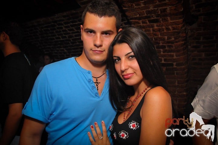 Petrecea de miercuri seara în Club Escape, 