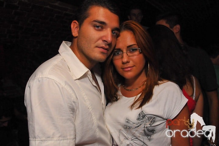 Petrecea de miercuri seara în Club Escape, 