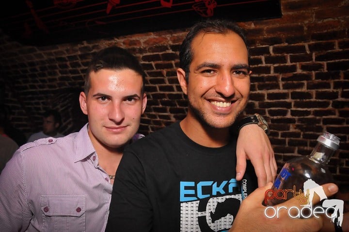 Petrecea de miercuri seara în Club Escape, 