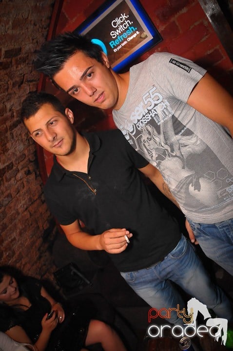 Petrecea de miercuri seara în Club Escape, 