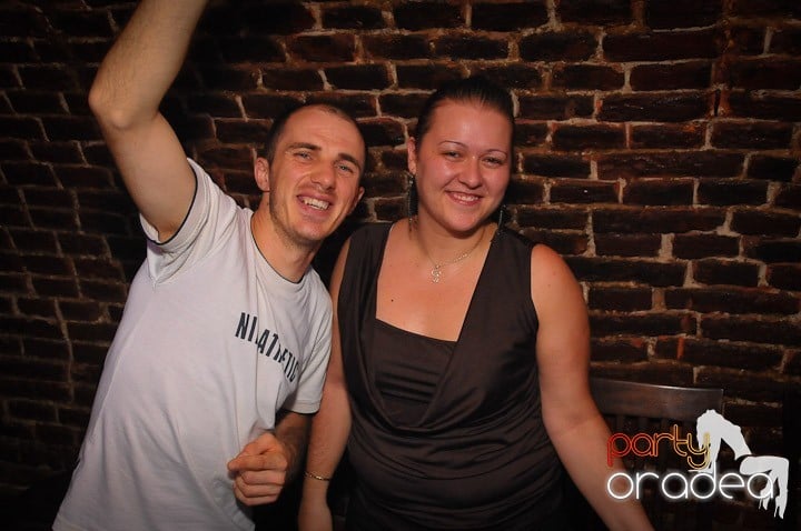 Petrecea de miercuri seara în Club Escape, 