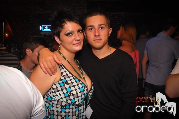 Petrecea de miercuri seara în Club Escape, 