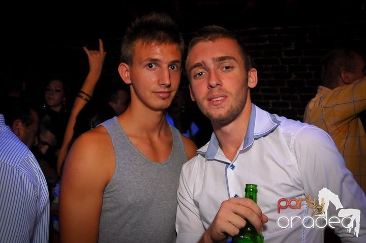 Petrecea de miercuri seara în Club Escape, 