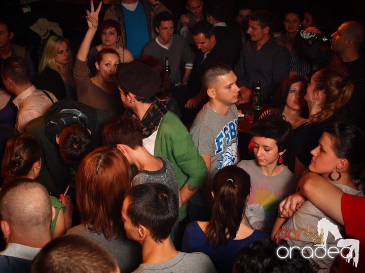 Petrecem alături de Lord's Club, Lord's Pub