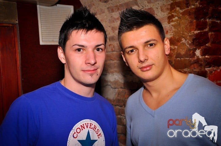 Petrecem toată noaptea, 