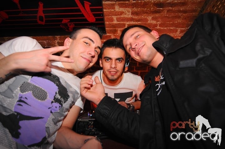 Petrecem toată noaptea, 