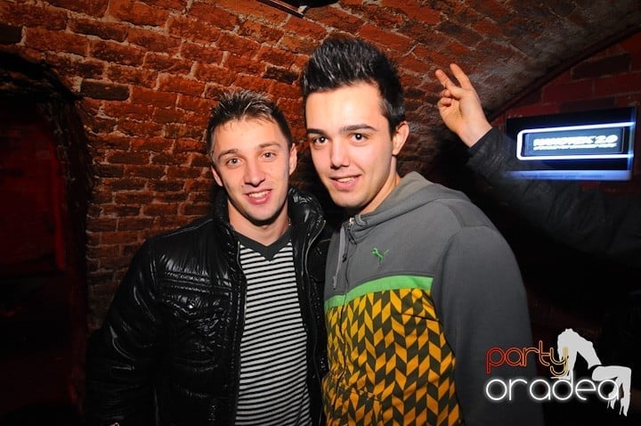 Petrecem toată noaptea, 