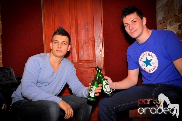 Petrecem toată noaptea, 