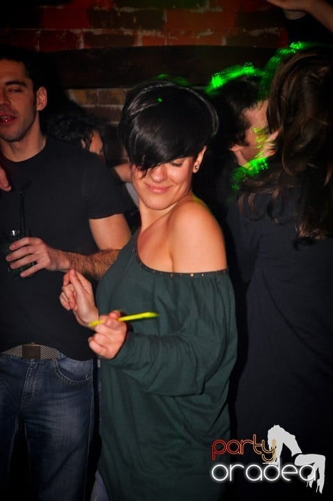 Petrecem toată noaptea, 