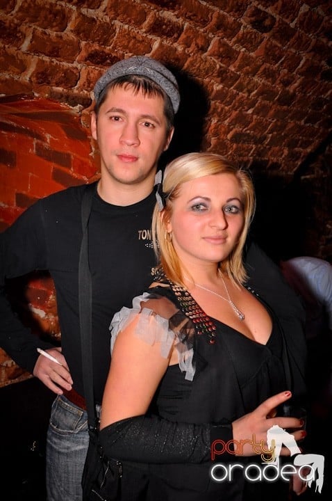 Petrecem toată noaptea, 