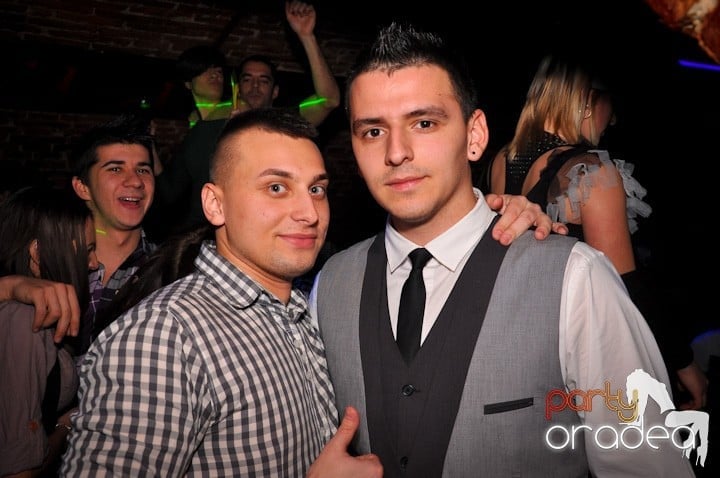 Petrecem toată noaptea, 