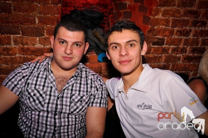 Petrecem toată noaptea, 