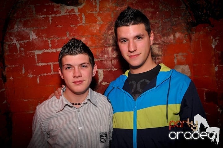 Petrecem toată noaptea, 