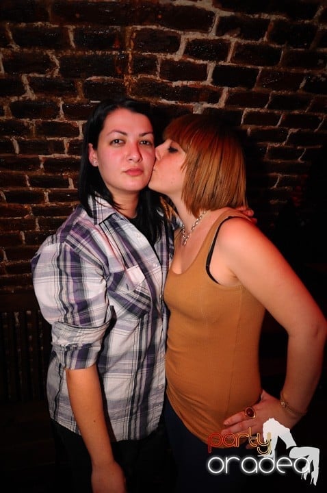 Petrecem toată noaptea, 