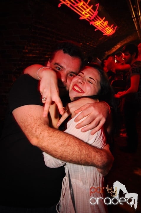 Petrecem toată noaptea, 