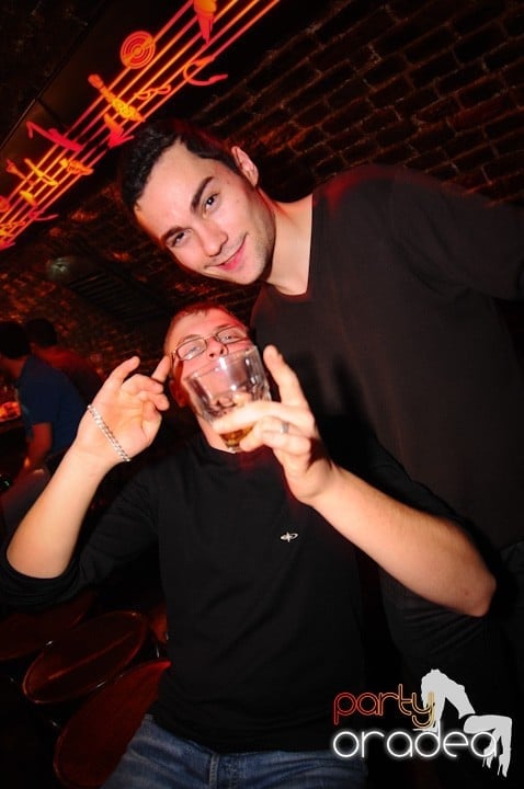 Petrecem toată noaptea, 