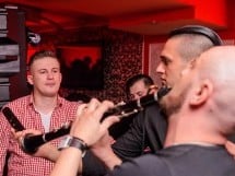Petrecere alături de Blaga