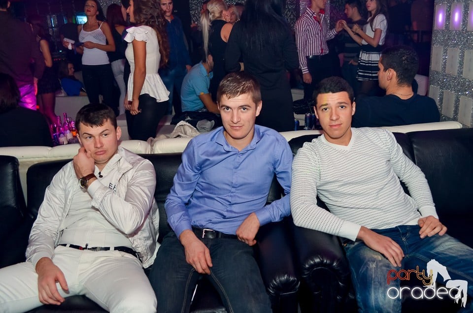 Petrecere aniversară în Club Life, 