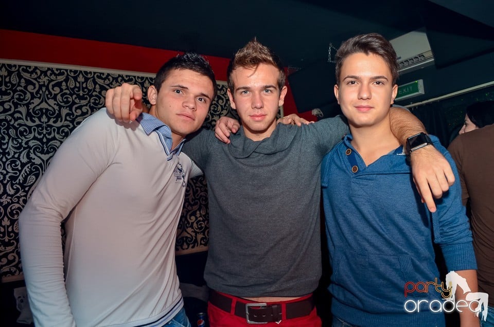 Petrecere aniversară în Club Life, 