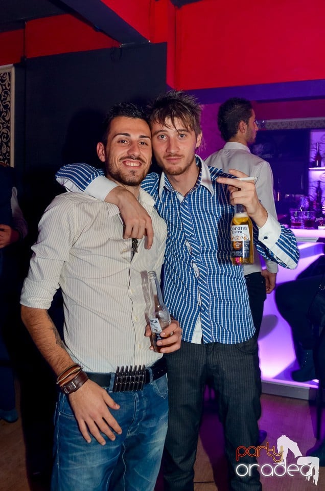 Petrecere aniversară în Club Life, 