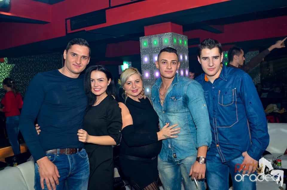 Petrecere aniversară în Club Life, 
