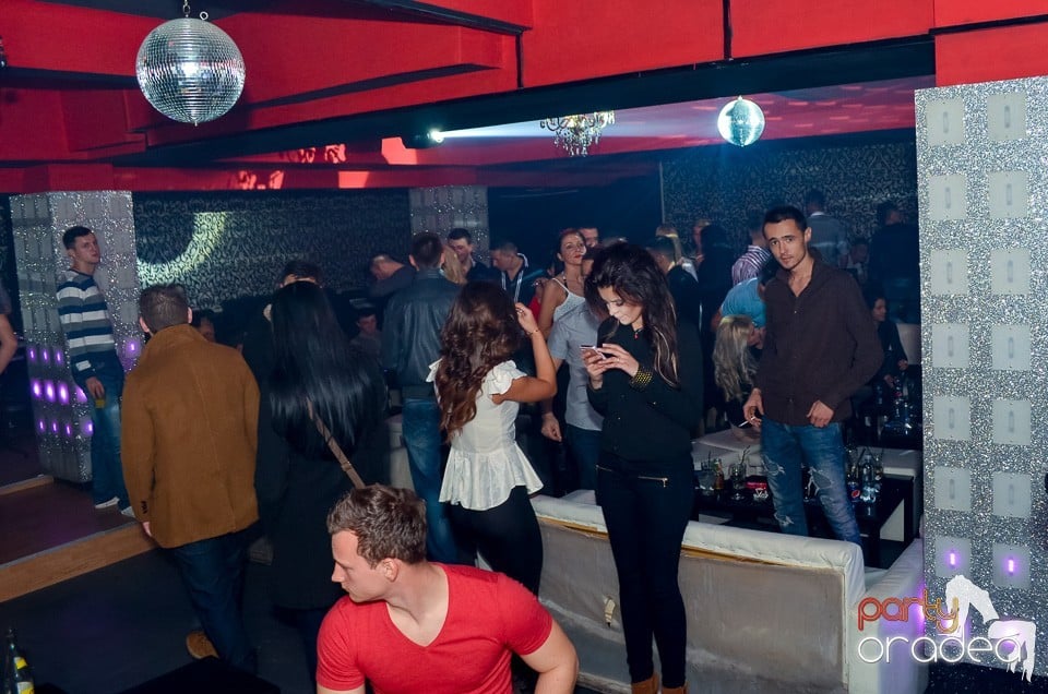 Petrecere aniversară în Club Life, 