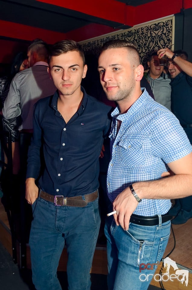 Petrecere aniversară în Club Life, 