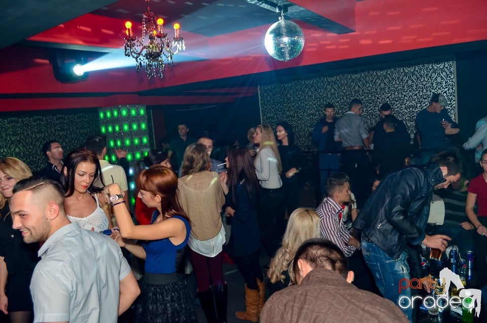 Petrecere aniversară în Club Life, 