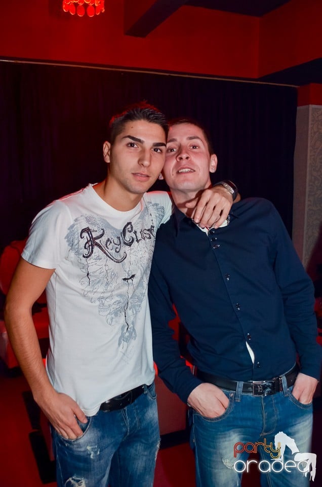 Petrecere aniversară în Club Life, 