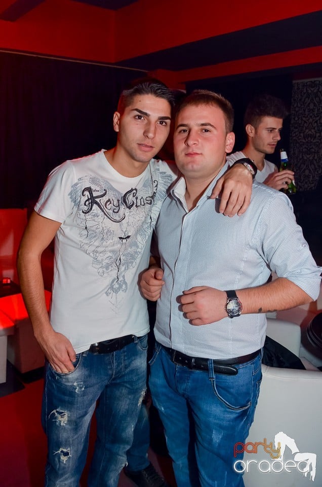 Petrecere aniversară în Club Life, 