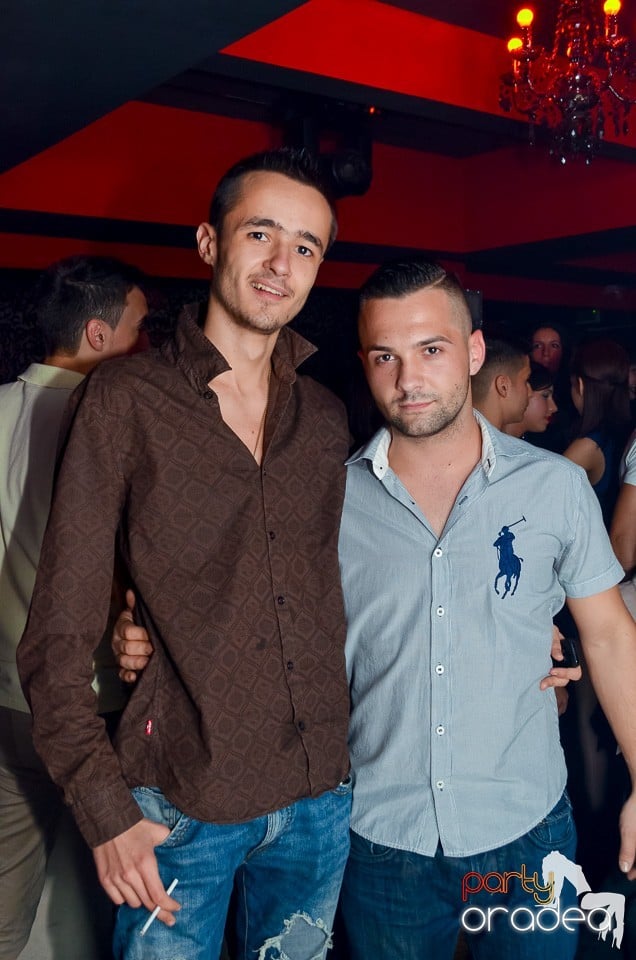 Petrecere aniversară în Club Life, 