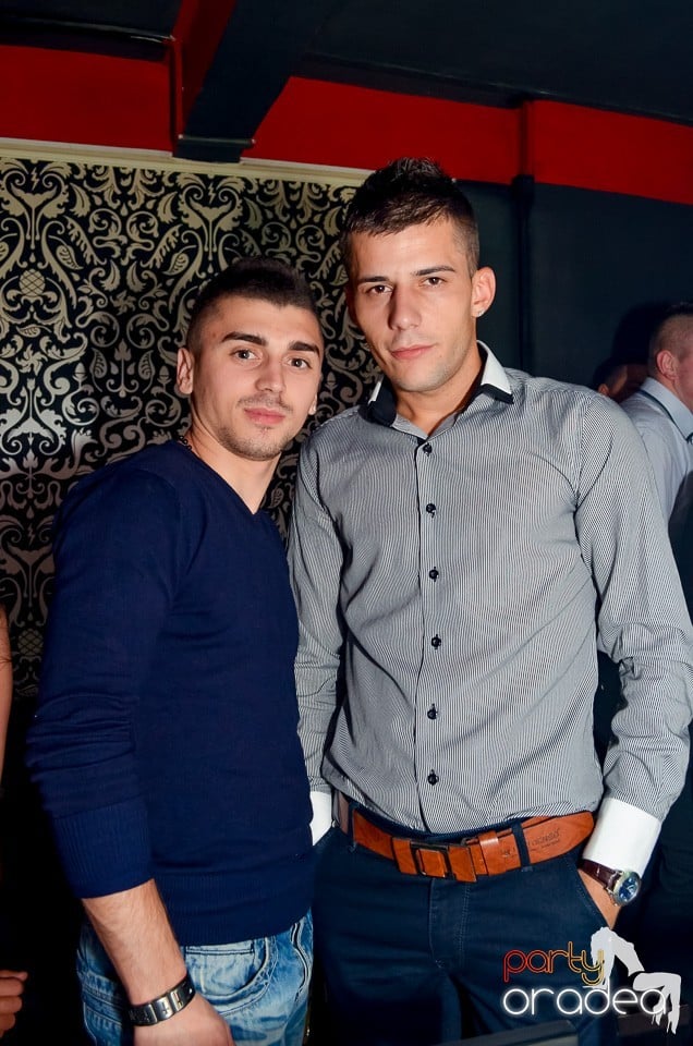 Petrecere aniversară în Club Life, 