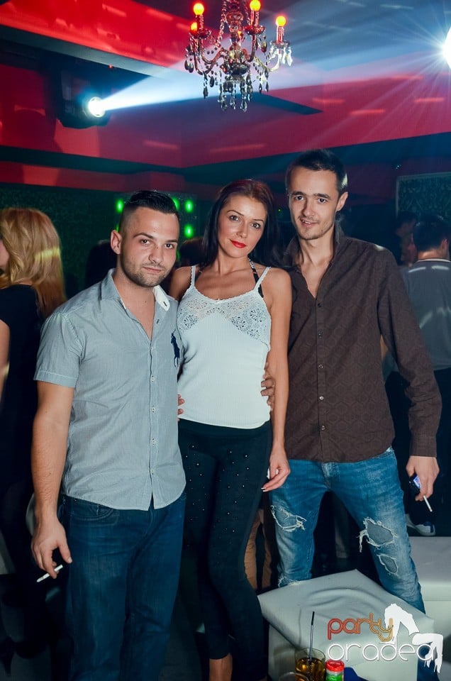 Petrecere aniversară în Club Life, 