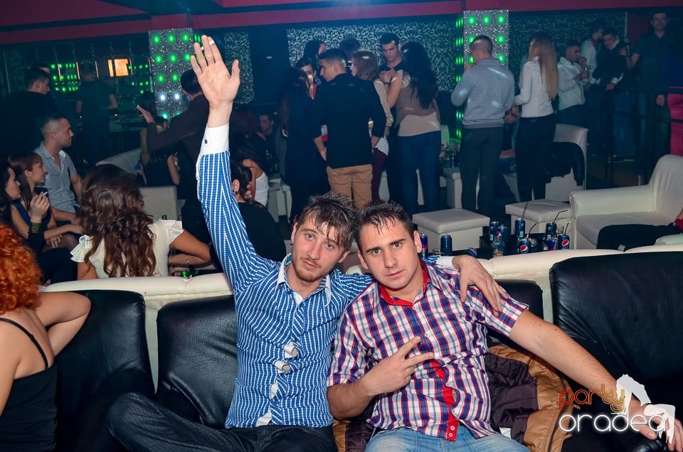 Petrecere aniversară în Club Life, 