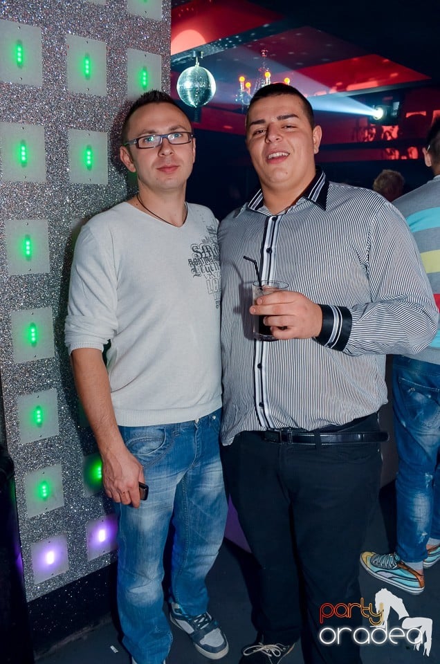Petrecere aniversară în Club Life, 