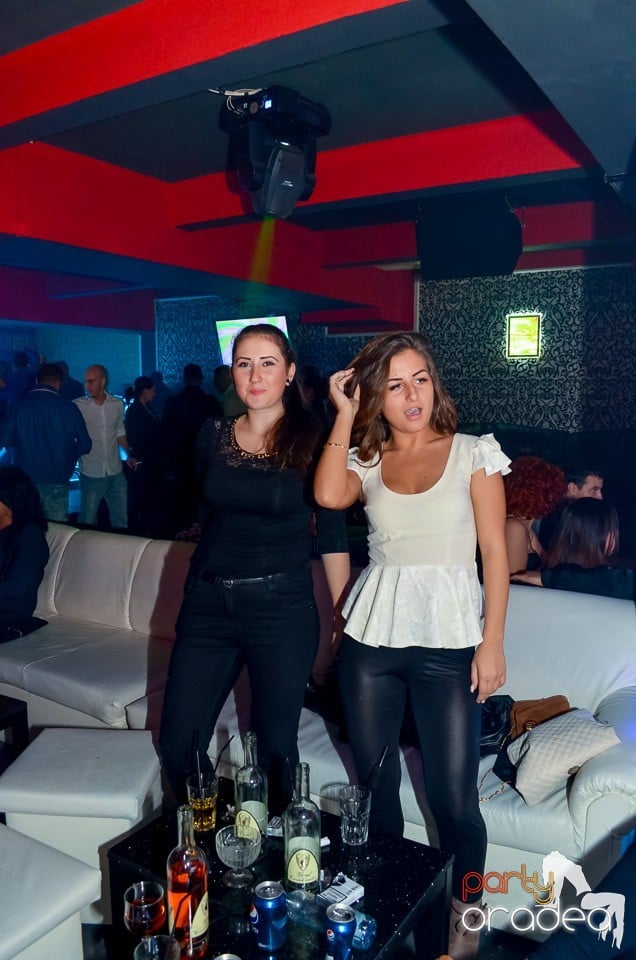Petrecere aniversară în Club Life, 