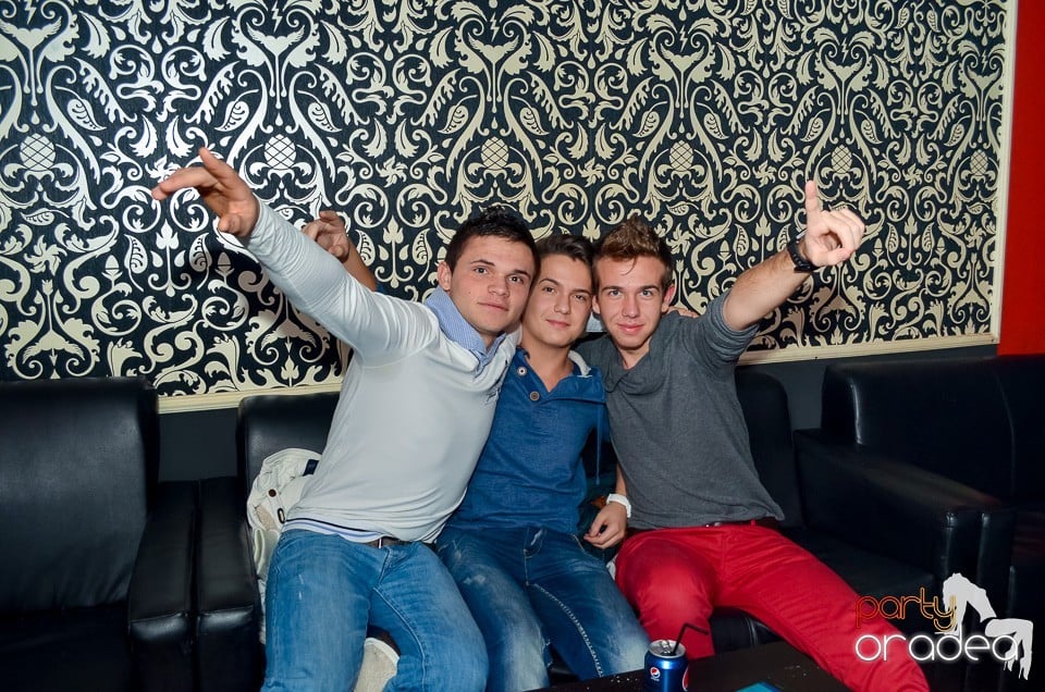 Petrecere aniversară în Club Life, 