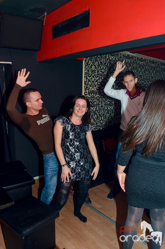 Petrecere aniversară în Club Life, 