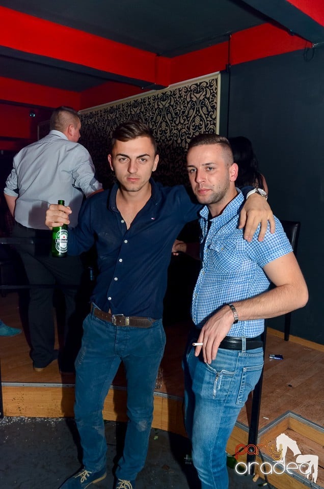 Petrecere aniversară în Club Life, 
