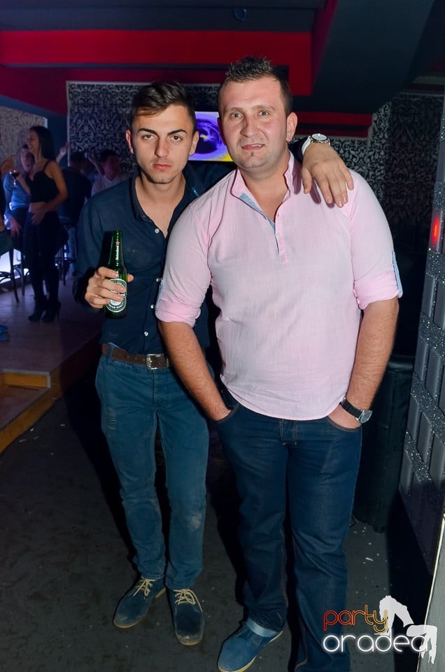 Petrecere aniversară în Club Life, 