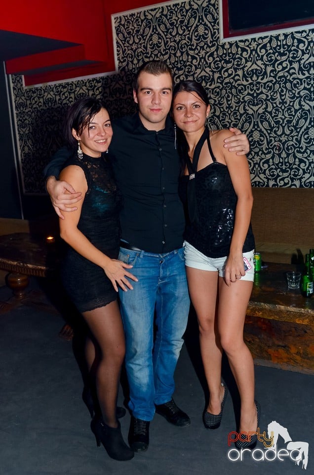Petrecere aniversară în Club Life, 
